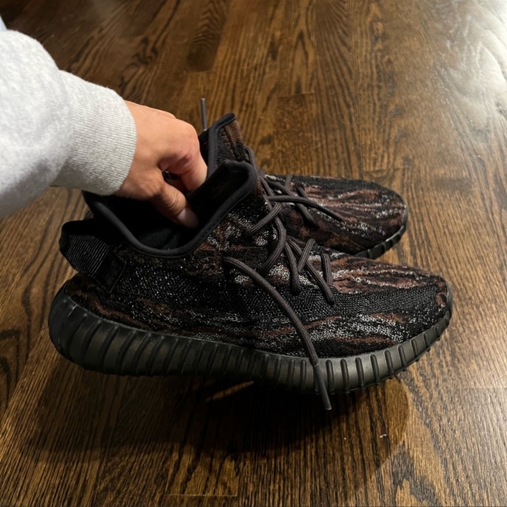 YEEZY ROCK - Picture 2 of 2